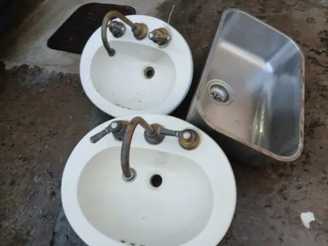 Pias de banheiro