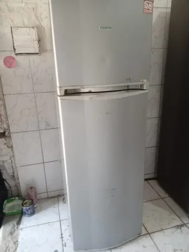 VENDO UMA GELADEIRA CONSUL