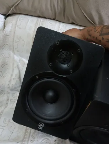 Par de Monitores Yamaha Hs50m