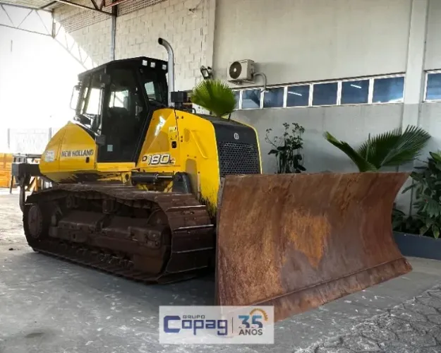 Trator de Esteiras New Holland D180