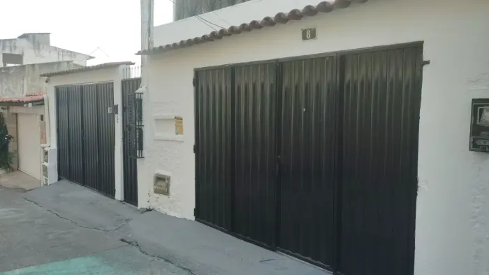 ALUGO 2 CASAS RECEM REFORMADA COM ENTRADA INDEPENDENTE SETOR C -MUSSURUNGA 1 COM GARAGEM