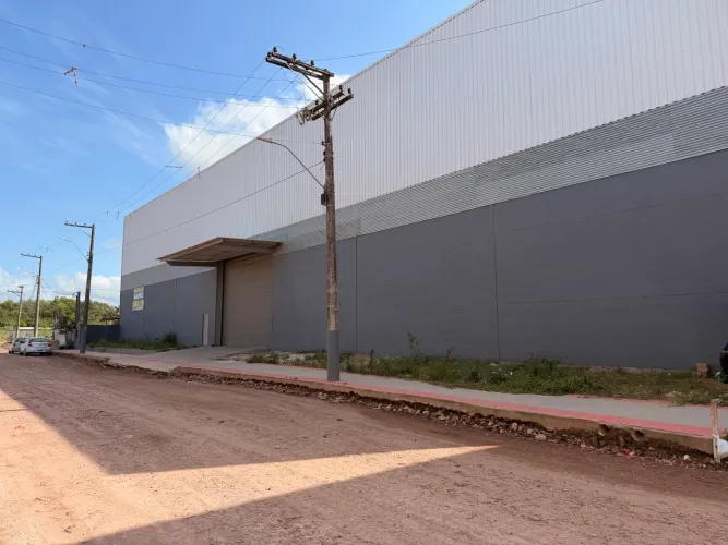 GALPÃO 1.300M²