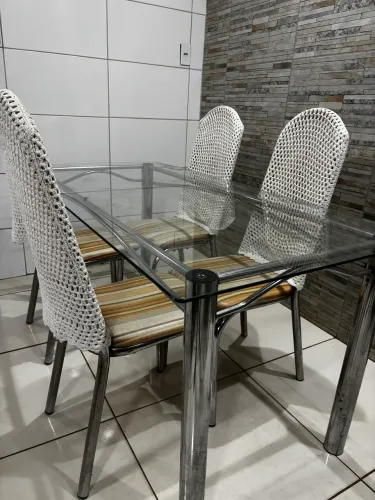 Mesa de Jantar de Vidro com 4 Cadeiras