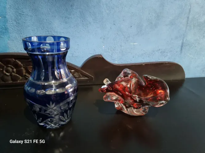 Vaso azul de cristal e cinzeiro em murano antigo intacto 450$ 2 peças 