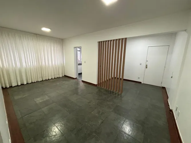 Apartamento 3 quartos sendo um suíte, com 1 vaga de garagem.
