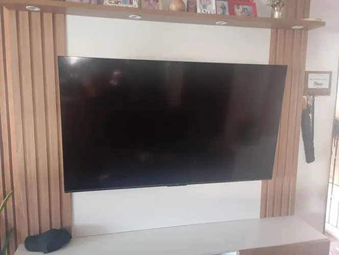 Tv TCL 65 polegadas pra retirada de peças, problema na imagem. Tv com 2 anos de uso 