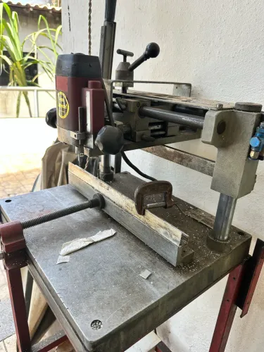 Pantógrafo aluminio e esquadria