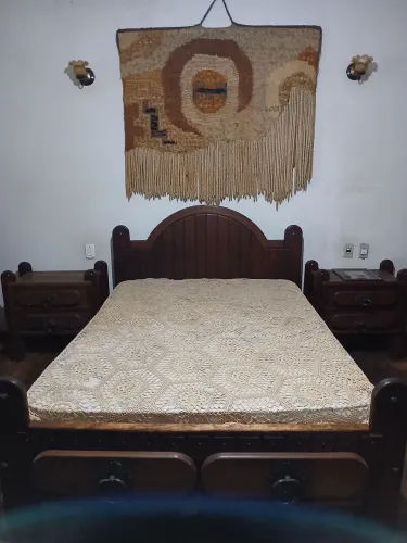 Conjunto de quarto estilo rústico/colonial feito em madeira maciça de alta qualidade