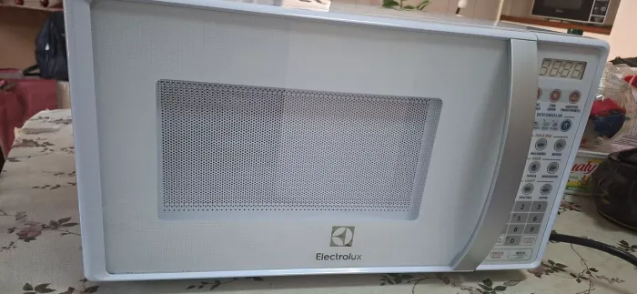 Micro-ondas Electrolux 20L Branco MTO30 - Semi Novo | Nota Fiscal
