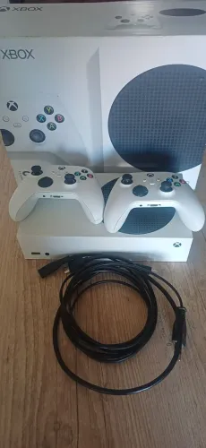 Xbox séries S 2 controles usado semi novo
