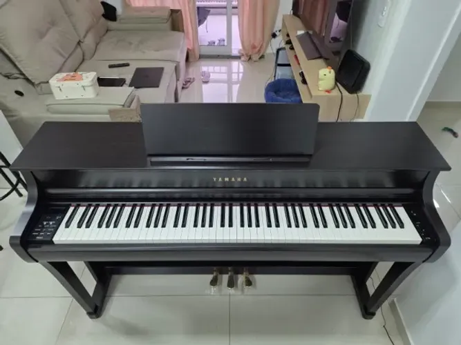 Piano Digital Yamaha clavinova CLP835 (Novo)