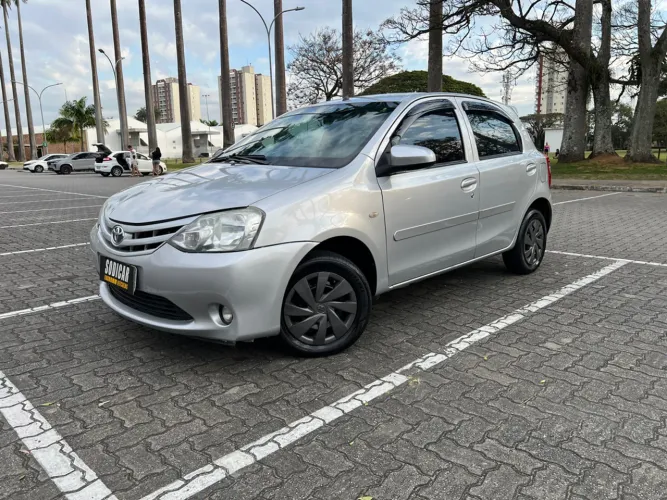 Toyota Etios X 1.3 Flex 16V 5P Mec. 2014