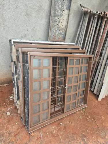 Vendo porta e janelas usadas em ótimo estado