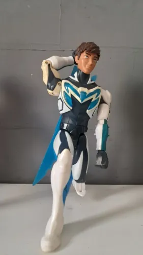 Boneco do Max Steel