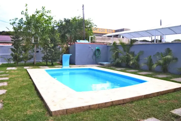 ótima casa próximo ao mar com piscina em Guaratuba