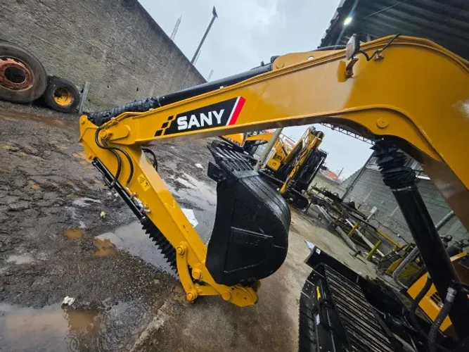 Escavadeira 7 toneladas SANY SY75C