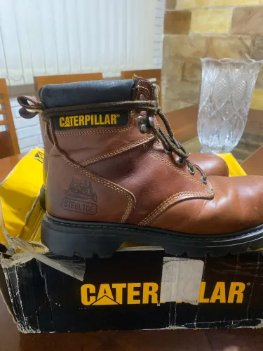 Vendo bota masculino marca Caterpillar