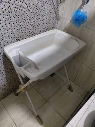 Banheira de bebe com suporte
