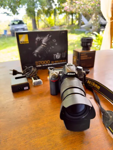 Nikon D7000 + Lente 50mm + Lente 18-105mm + Baterias