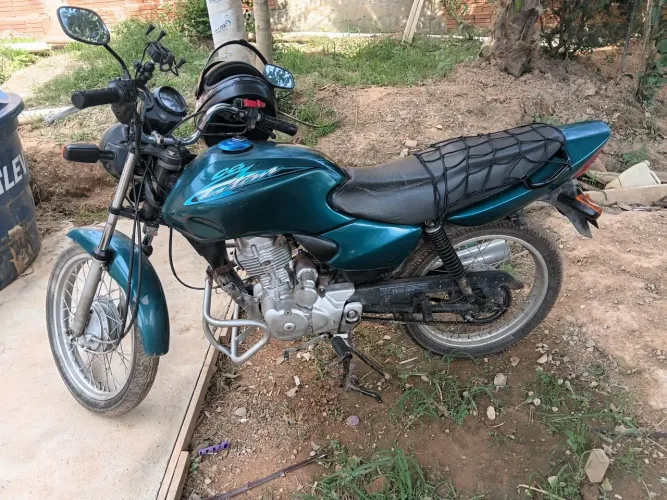 Titan 2002 pedal e partida valor 6000 mil ja entrego transferido e do meu pai a moto