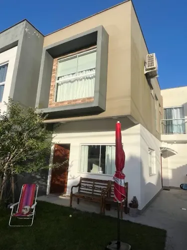 Casa 4 dormitórios 1500m da praia Campeche