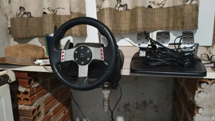 Vendo volante Logitech original? aceito trocas do meu interesse