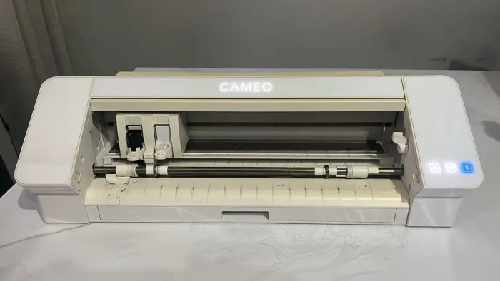 Silhouette cameo 4