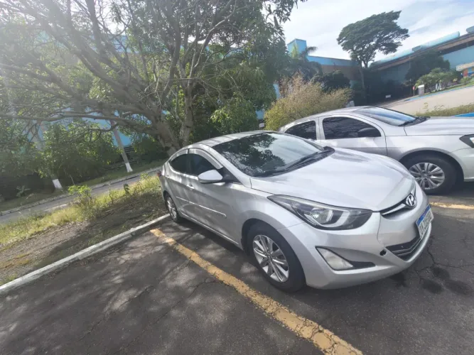 Hyundai Elantra GLS 2.0 16V Flex Aut. 2015