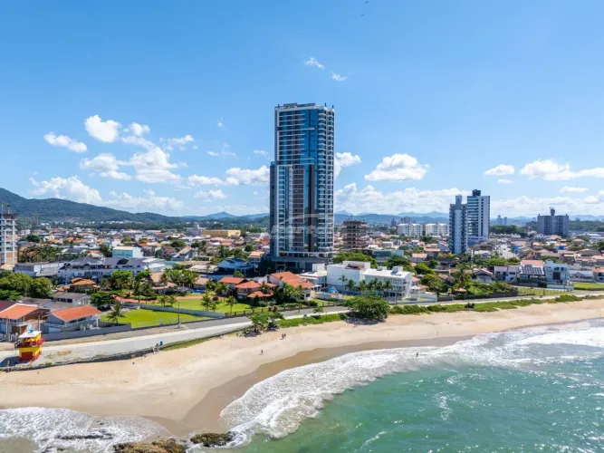 Apartamento novo mobiliado e com vista mar disponível para locação anual no bairro Centro,