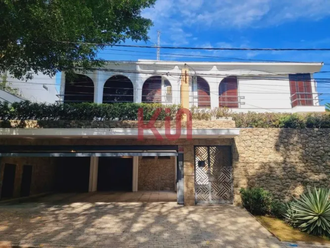 Espetacular casa à venda em Interlagos, São Paulo-SP: 4 quartos, 2 suítes, 6 banheiros, 5