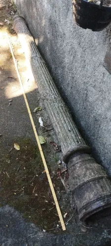 Vendo poste antigo em ferro fundido.