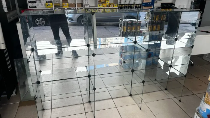 PRATELEIRA / BALCÃO DE VIDRO COM ESPELHO