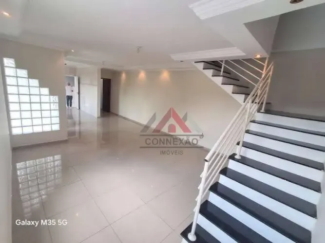 Sobrado com 3 dormitórios para alugar, 127 m² por R$ 3.940,00/mês - Vila Figueira - Suzano