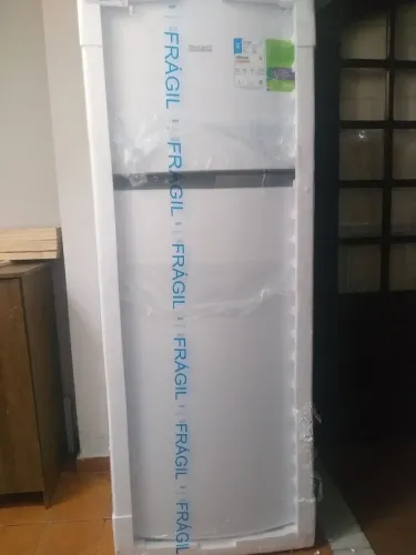 Vendo geladeira da marca cônsul 2 porta nunca foi usada