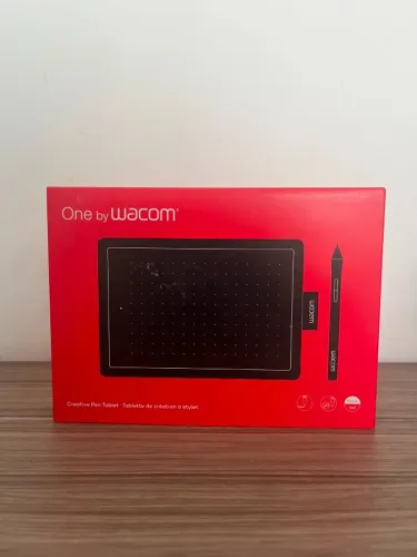 Mesa Digitalizadora One By Wacom CTL472, Pequena | Pen LP-190K, Preto e Vermelho