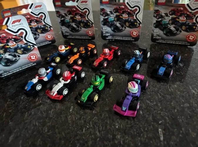 Kit com 3 caixinhas surpresa de Minì Lego F1