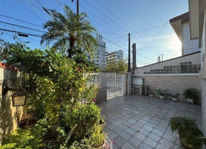 Casa à Venda em Santos (Aparecida) 2 Quartos, 1 Suíte, 2 Vagas | Aceita Financiamento