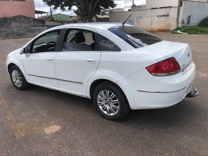 Fiat Linea Essence Dualogic 1.8 Flex 16V 4P 2013