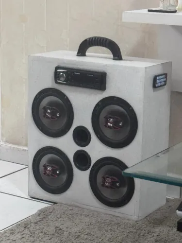 Caixa de som 4 autofalantes