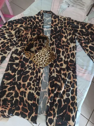 Kit blusa de praia e boné de onça