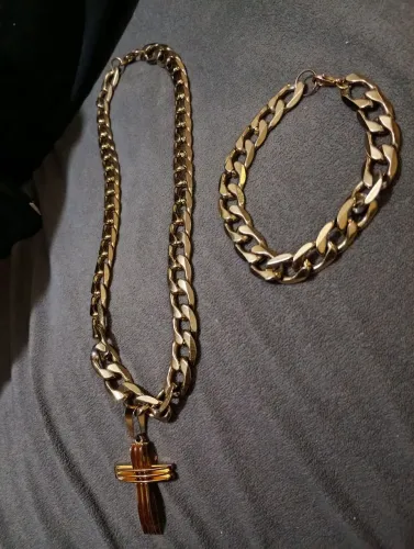 Cordão/pulseira tudo 50.00