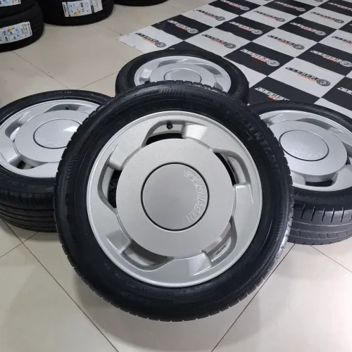 Rodas 15 Vw Orbital Volcano com pneus