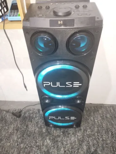 Vendo uma caixa via bluetooth USB conservado com 2300 watts de potência super potente e