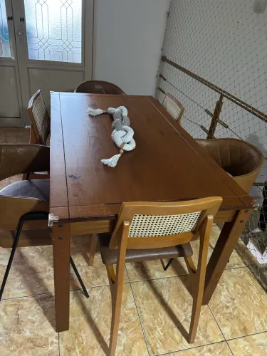 Conjunto Mesa de Madeira + 6 Cadeiras Elegantes