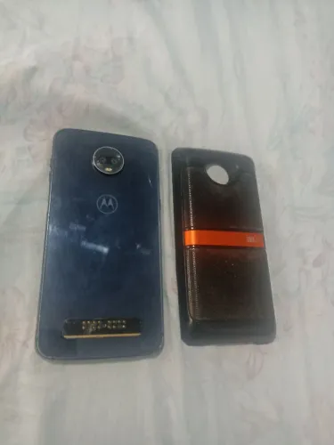 Moto z3 play 64g e 4 de ram precisa trocar a tela.