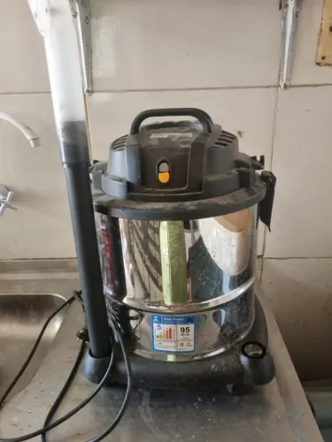Aspirador de pó e água