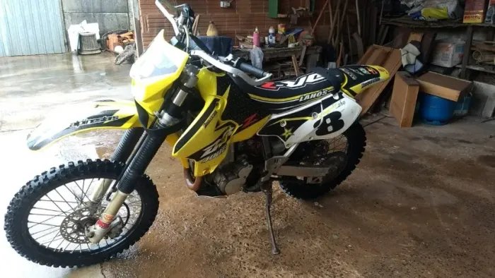 SUZUKI - DRZ 400E
