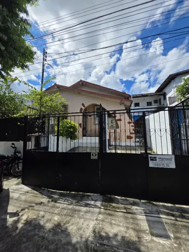 Casa com Amplo Terreno - Av. Ayrão - Centro