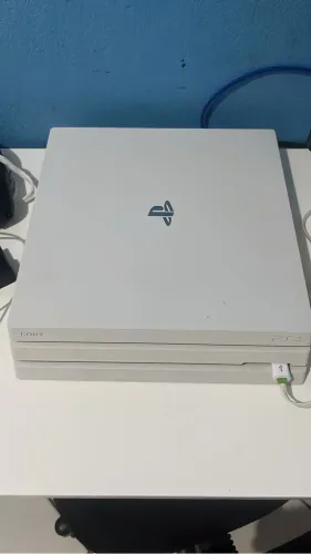 Sony PlayStation 4 Pro CUH-72 1TB Standard cor branco onyx - Excelente