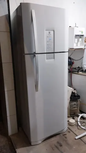 Vendo este refrigerador electrolux 459 litros impecavel